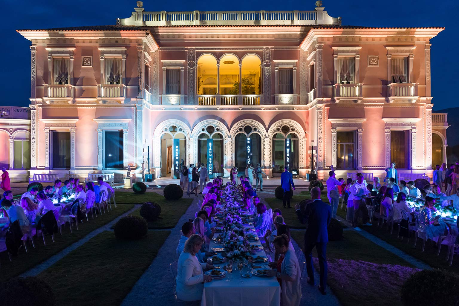 Photo événementielle à la Villa Ephrussi de Rothschild à Saint-Jean-Cap-Ferrat avec des invités