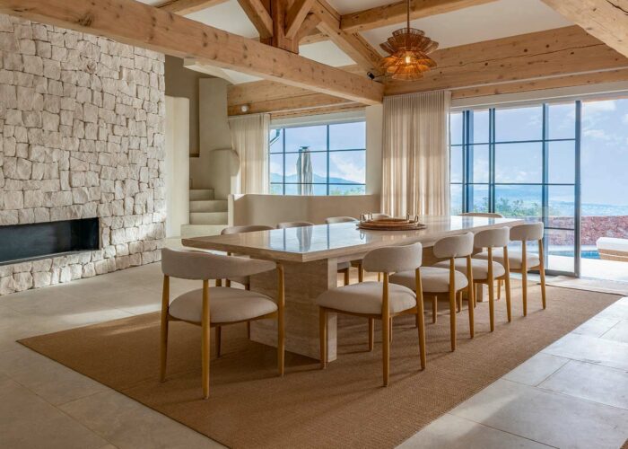 Photo immobilière d’un salon lumineux à Mandelieu Cannes